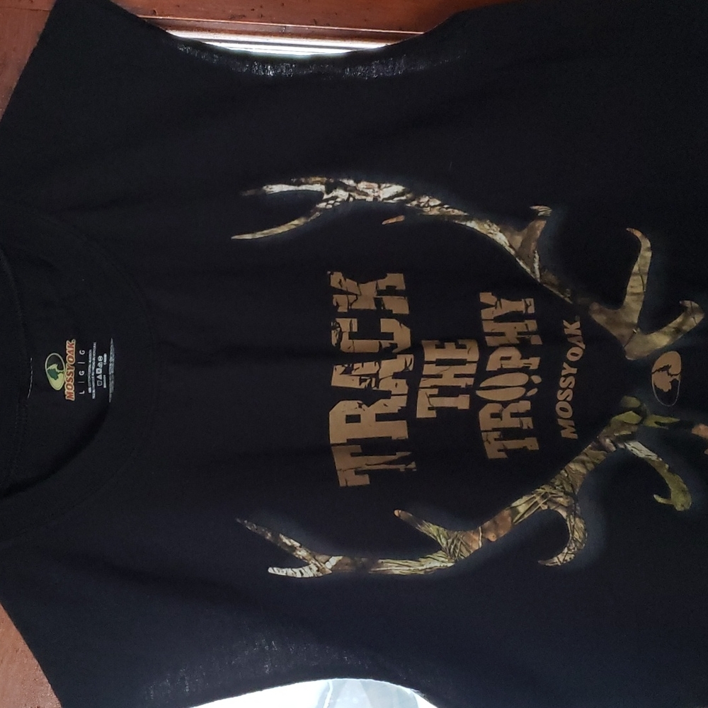 MOSSY OAK MENS NO SLEEVES T-SHIRT Sz. LARGE BLACK,CAMO. EXCELLENT CONDITION